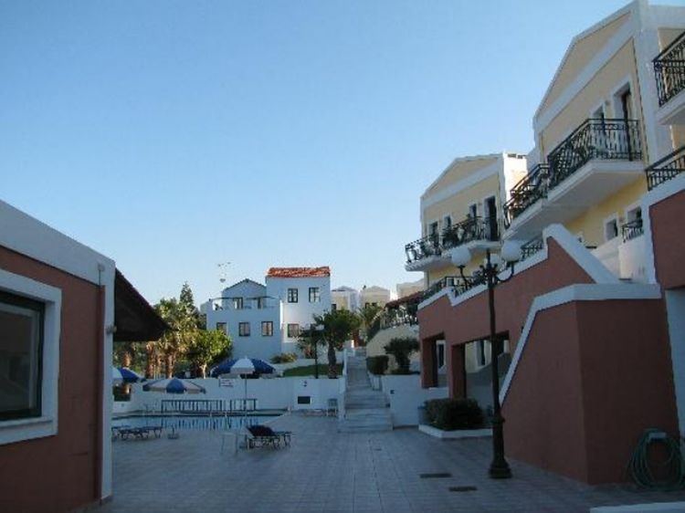 Camari Garden Hotel Apartments Йерані Екстер'єр фото