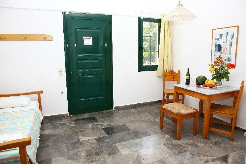 Camari Garden Hotel Apartments Йерані Екстер'єр фото